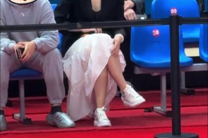 气质拿捏 伍总新混搭风格尽显飒爽英姿！